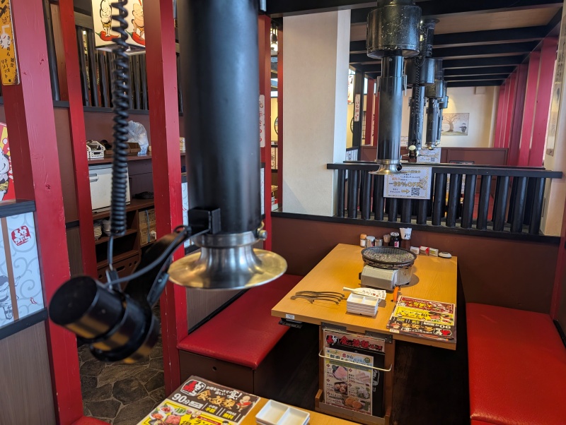 赤から富士店の店内
