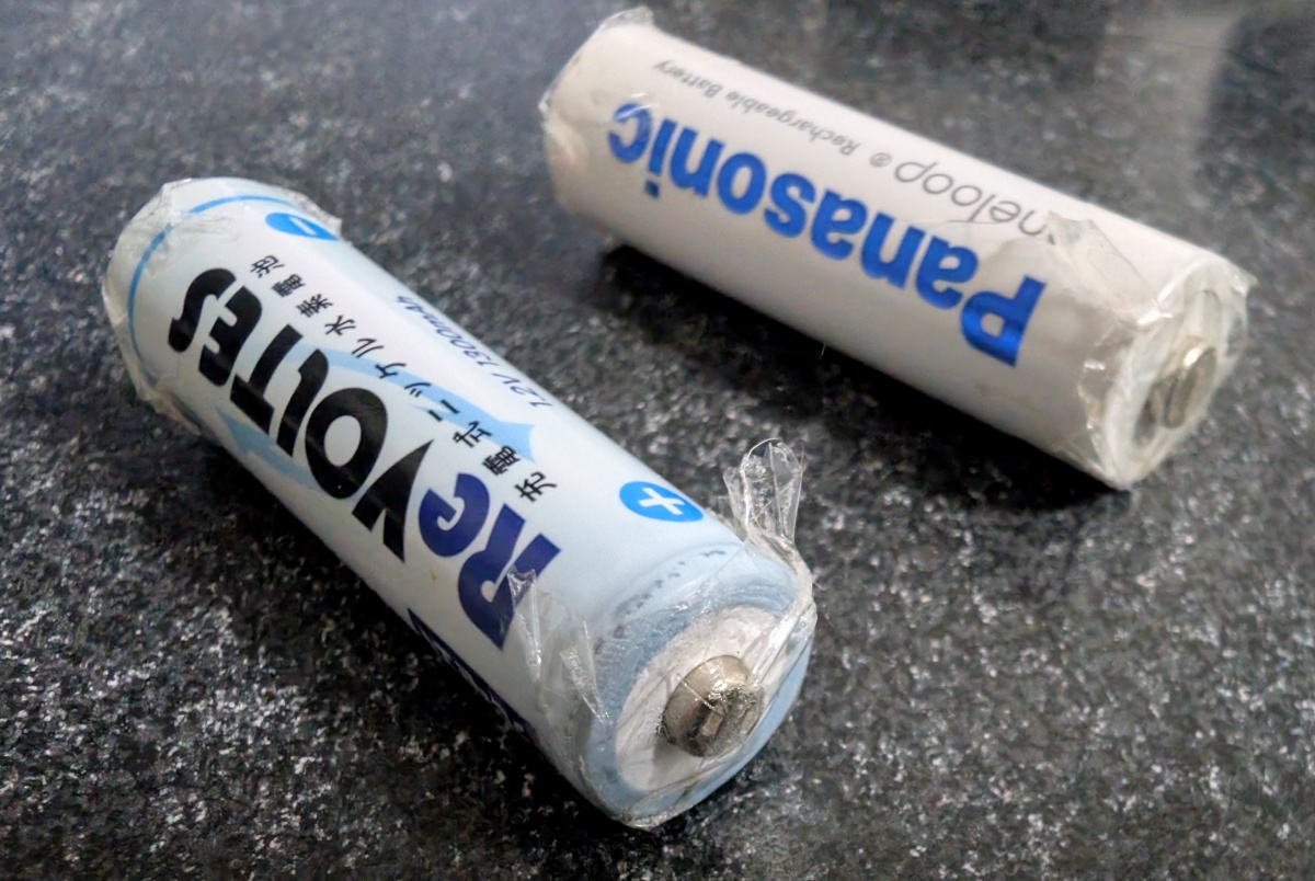 富士市　充電池の捨て方　電極をテープで絶縁する