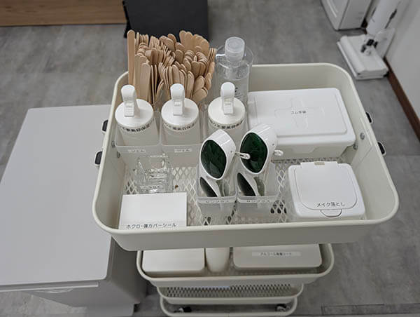 無人セルフ脱毛サロンONESELF　保湿美容ジェルなどの備品