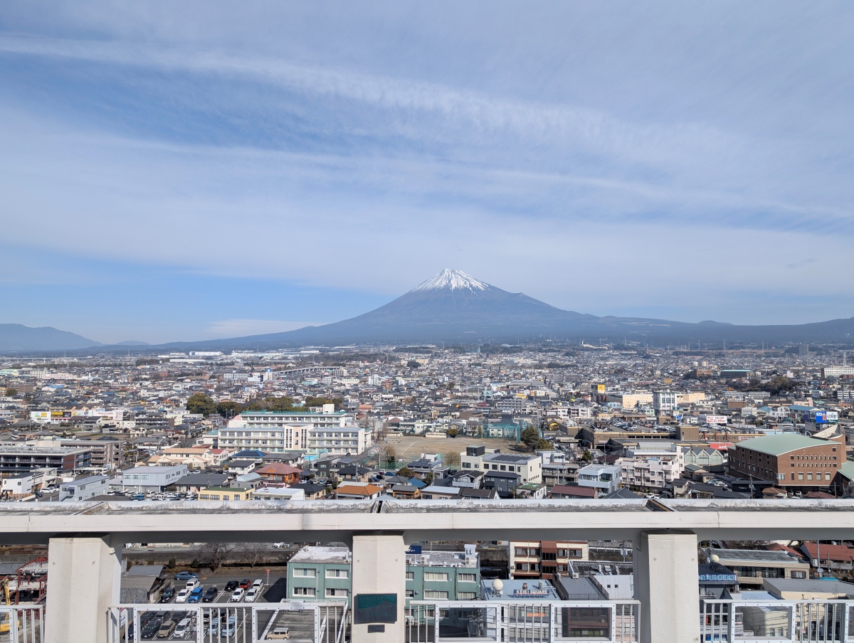 富士市市役所屋上ふじさんてらす「Mierula（ミエルラ）」からの富士山
