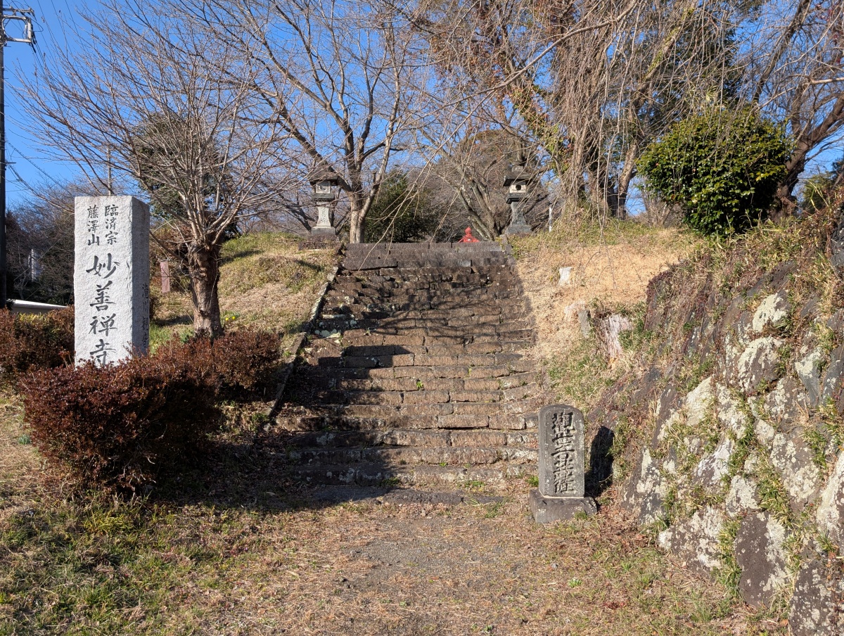 富士市の妙善寺の入り口