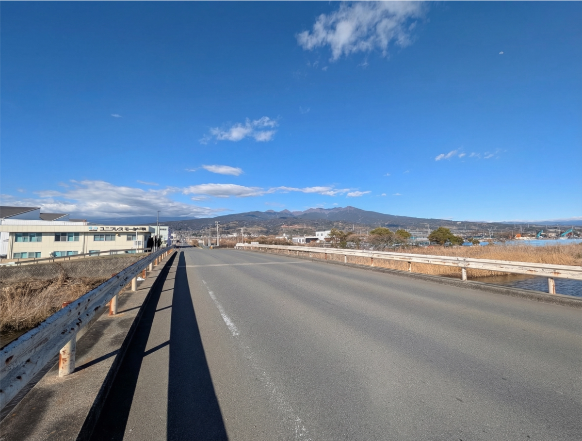 富士市沼川の広沼橋から富士山