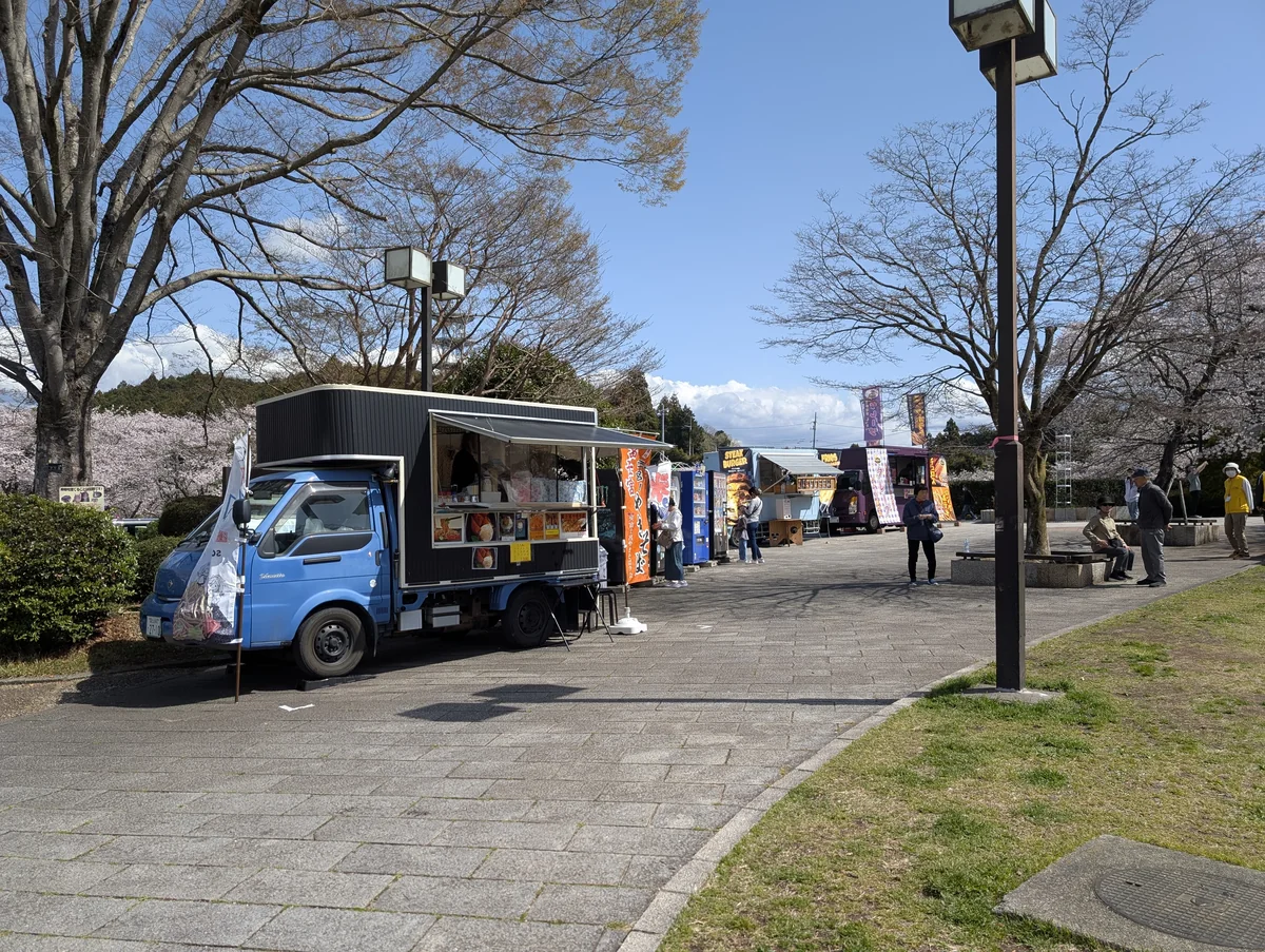 まるごと岩本山のキッチンカー