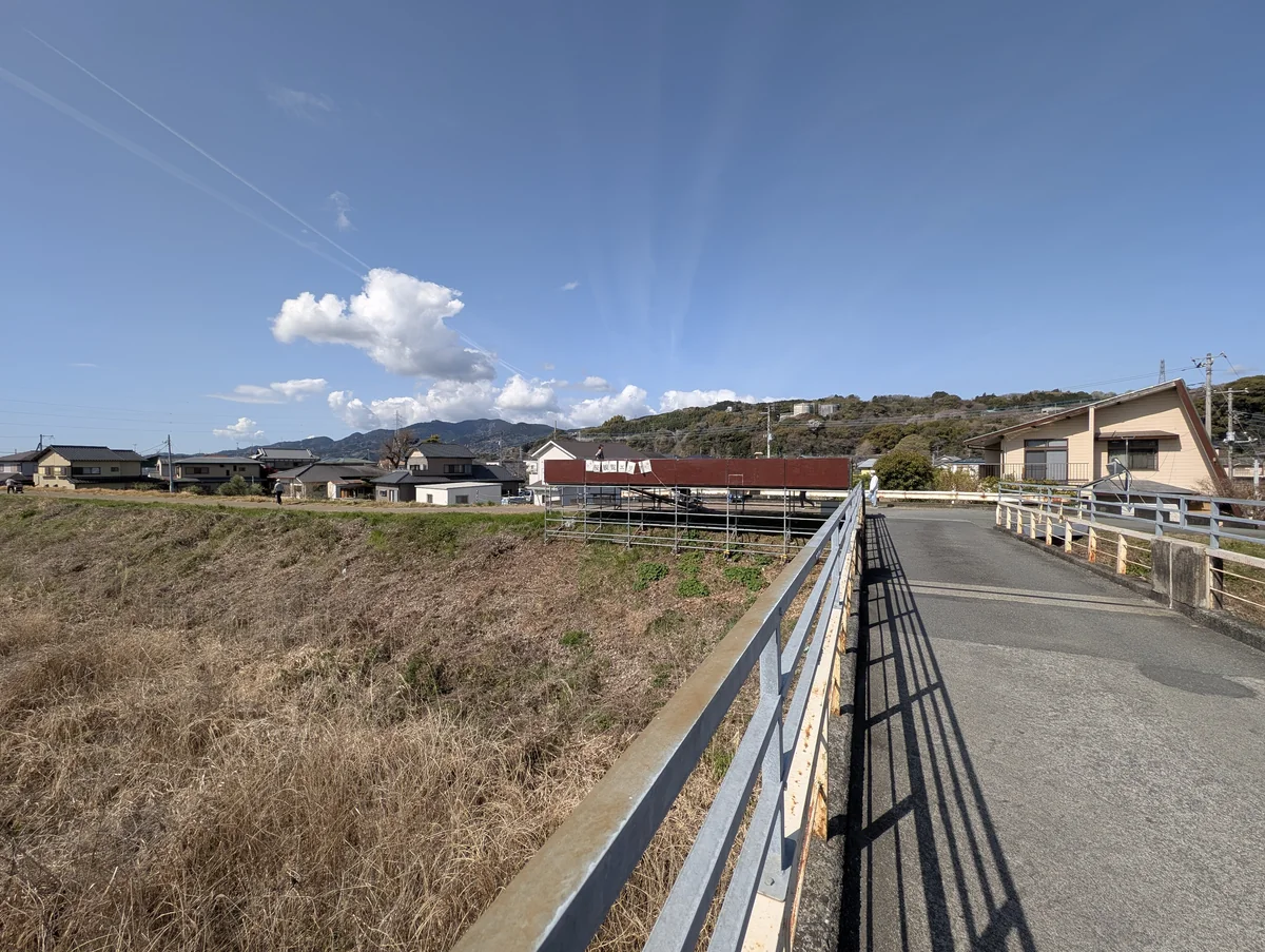 龍巖淵の滝戸橋にある桜観覧エリア